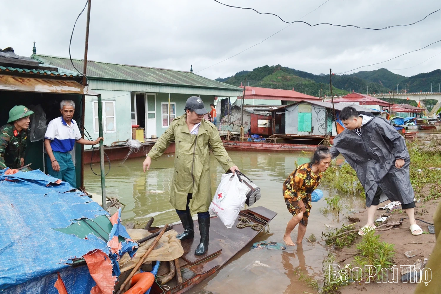 Phường Hoà Bình kịp thời ứng phó với cơn bão số 3 (Wipha)