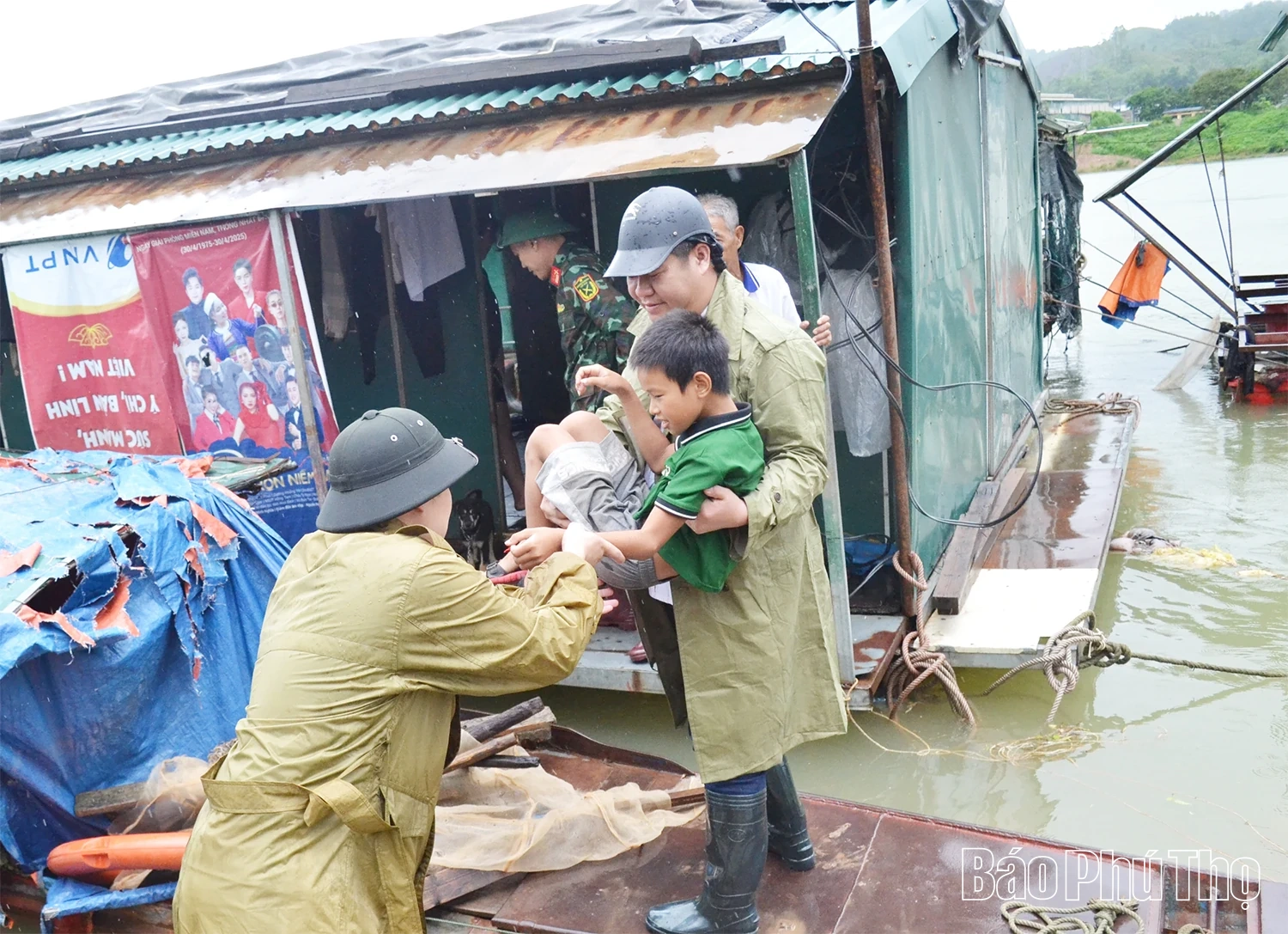 Phường Hoà Bình kịp thời ứng phó với cơn bão số 3 (Wipha)