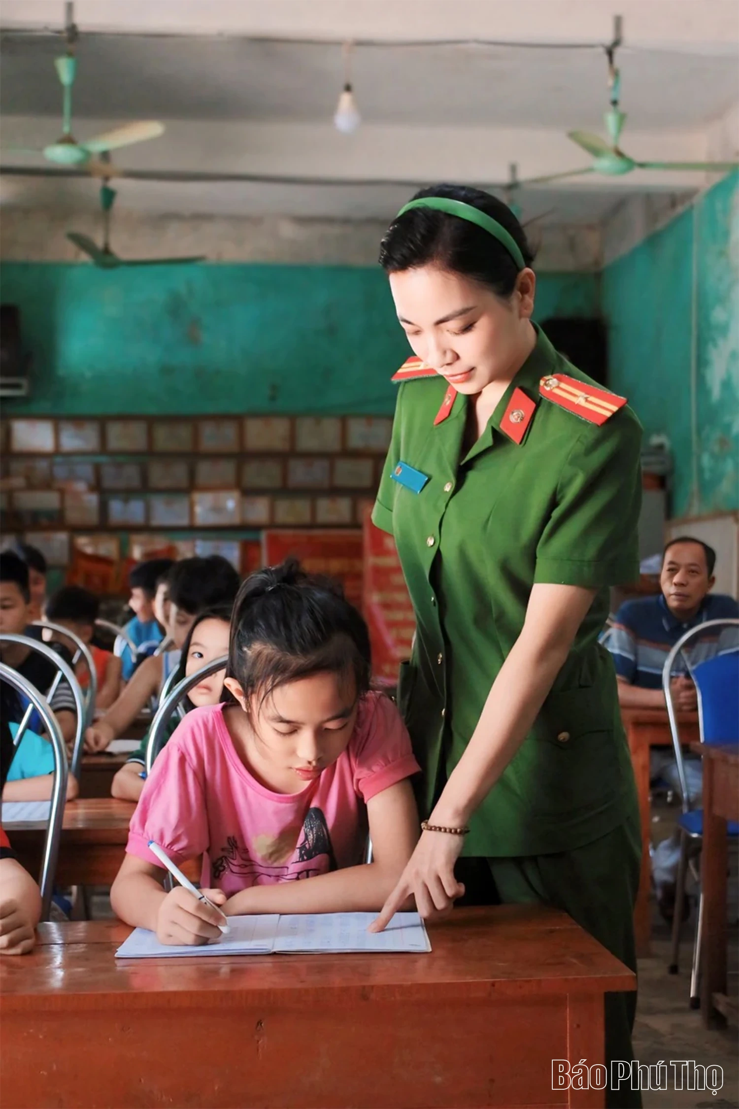 Chuyện về lớp học “làm người” ở bản Dao Đồng Chụa