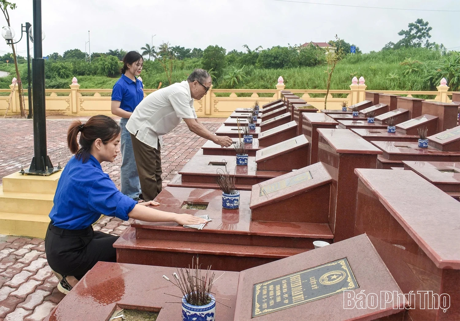 Âm thầm canh giấc ngủ cho những anh hùng liệt sĩ