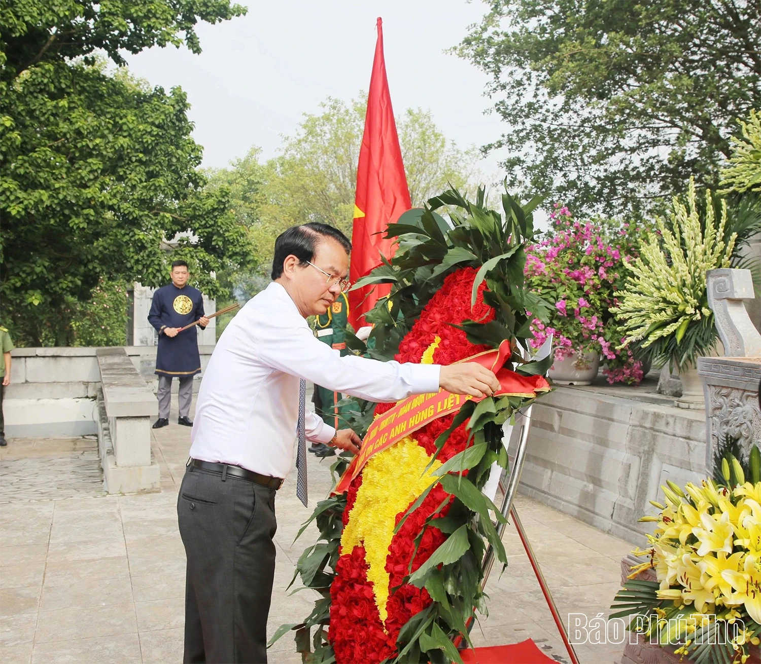 Đoàn đại biểu lãnh đạo tỉnh dâng hương tưởng nhớ các Anh hùng Liệt sĩ nhân kỷ niệm 78 năm Ngày Thương binh - Liệt sĩ