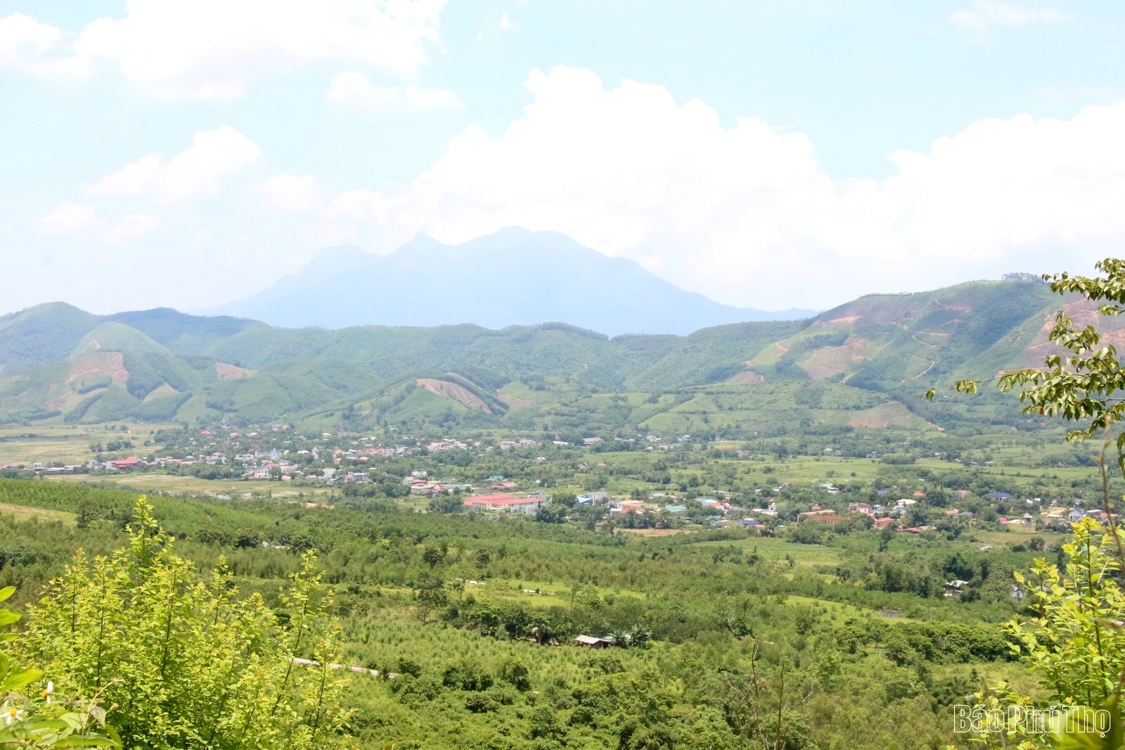 Cổng trời Yên Sơn - những khát vọng vươn lên từ đá