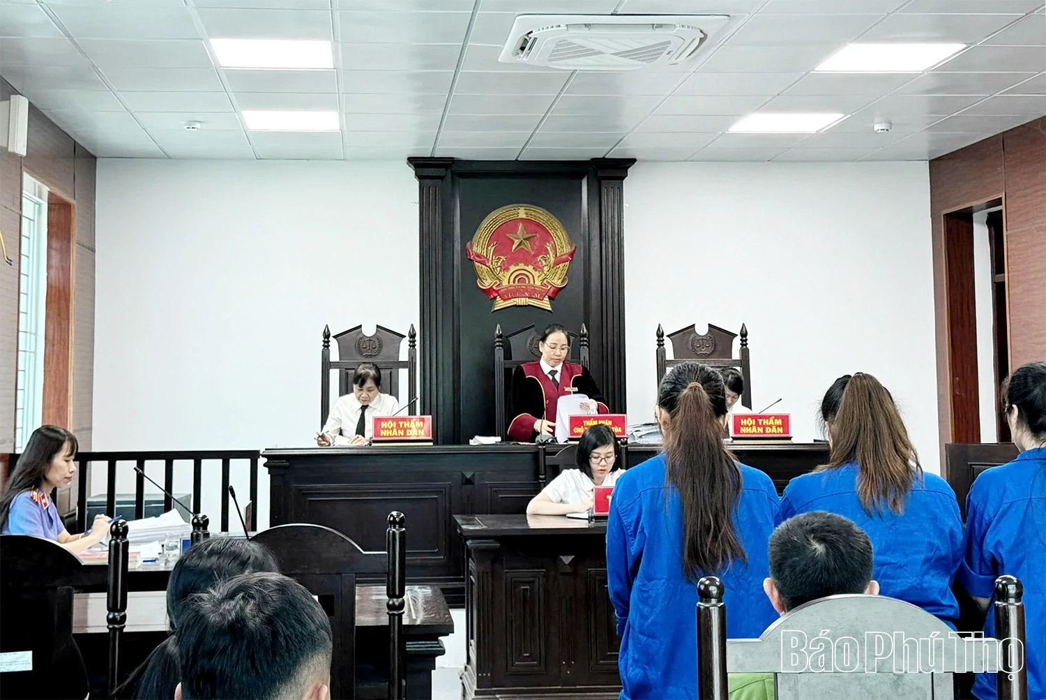 Mua bán trẻ sơ sinh, 4 bị cáo lĩnh tổng cộng hơn 31 năm tù