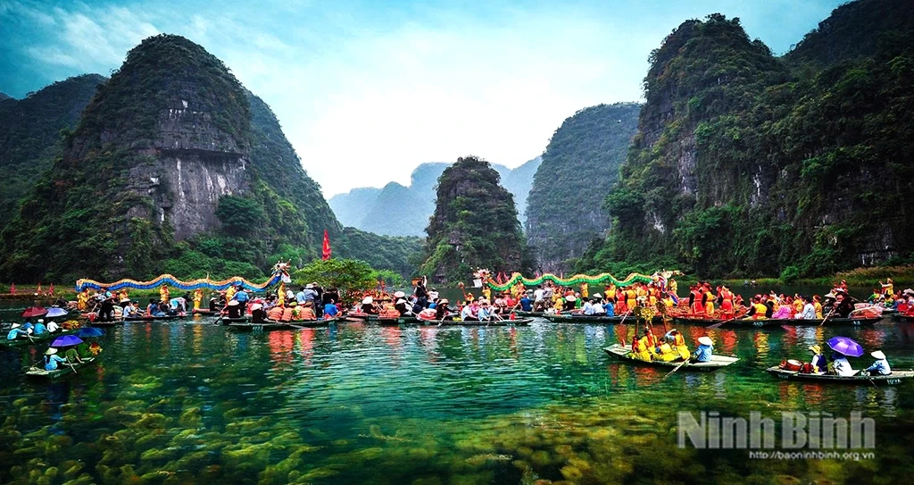 Đi Tràng An coi... rong