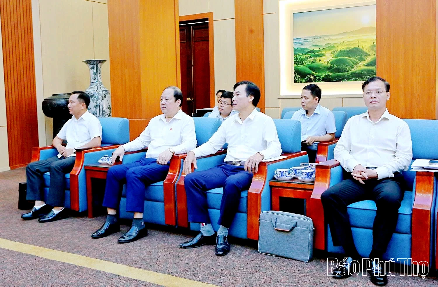 Chủ tịch UBND tỉnh Trần Duy Đông tiếp và làm việc với Công ty Giải pháp năng lượng LG, Hàn Quốc