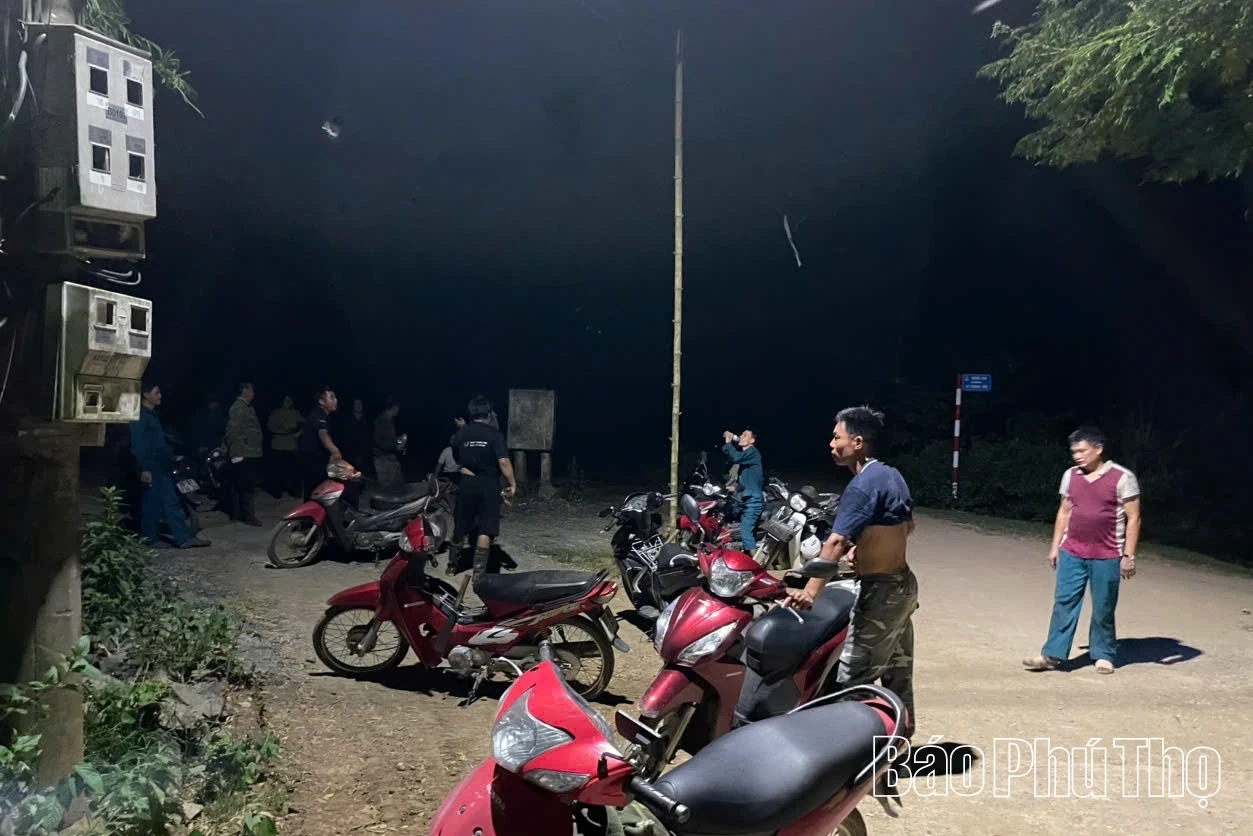 Dập tắt vụ cháy rừng tại phường Thống Nhất