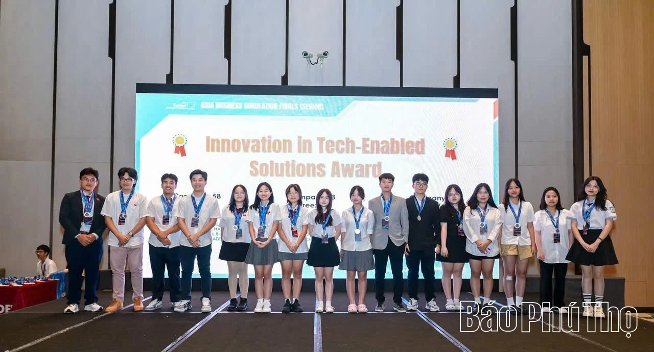 Đội tuyển học sinh của Trường THPT chuyên Hùng Vương xuất sắc giành 4 giải thưởng danh giá tại cuộc thi Giả lập Doanh nghiệp ASIA Business Simulation