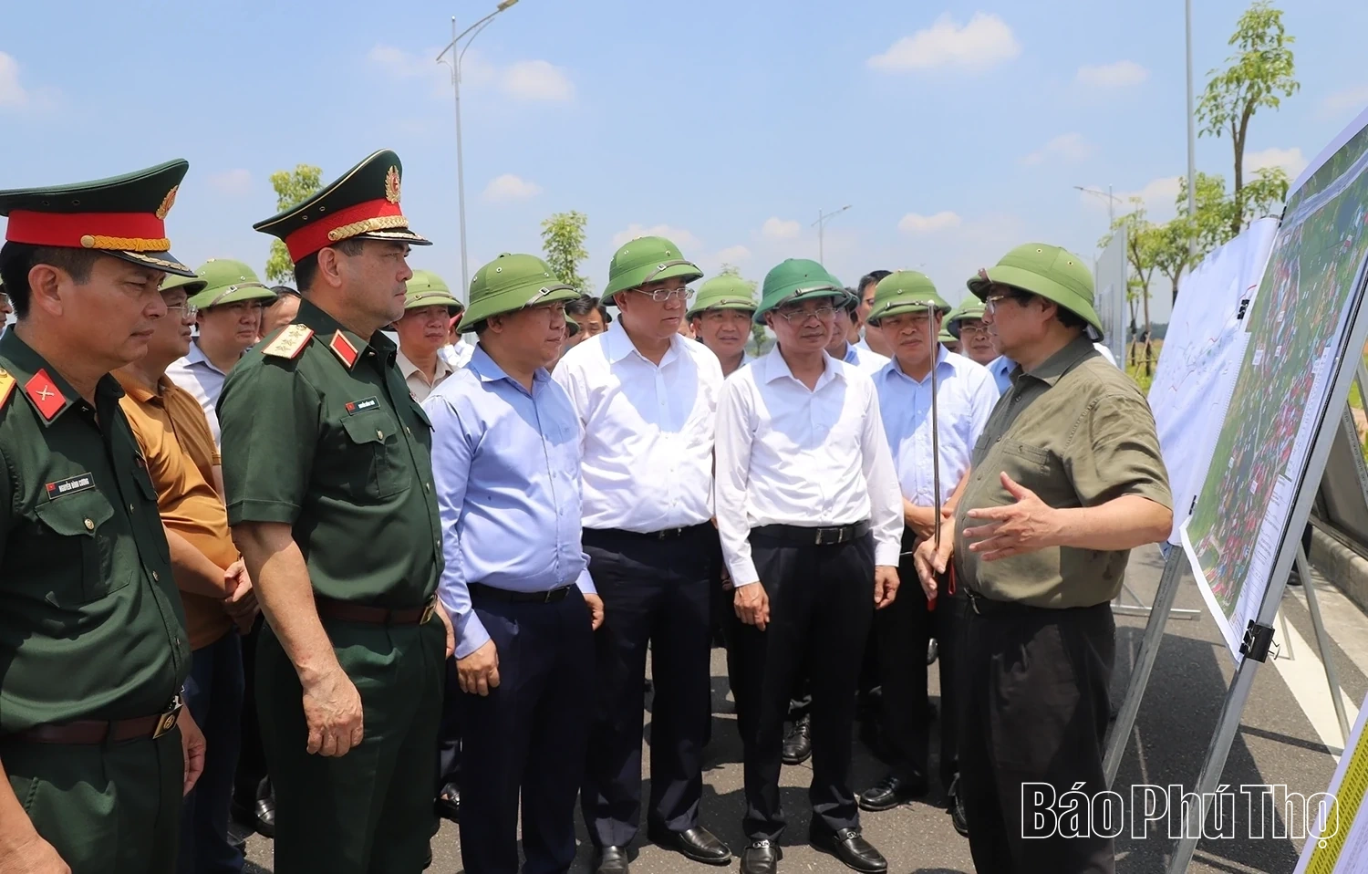 Thủ tướng Phạm Minh Chính thăm và làm việc tại tỉnh Phú Thọ