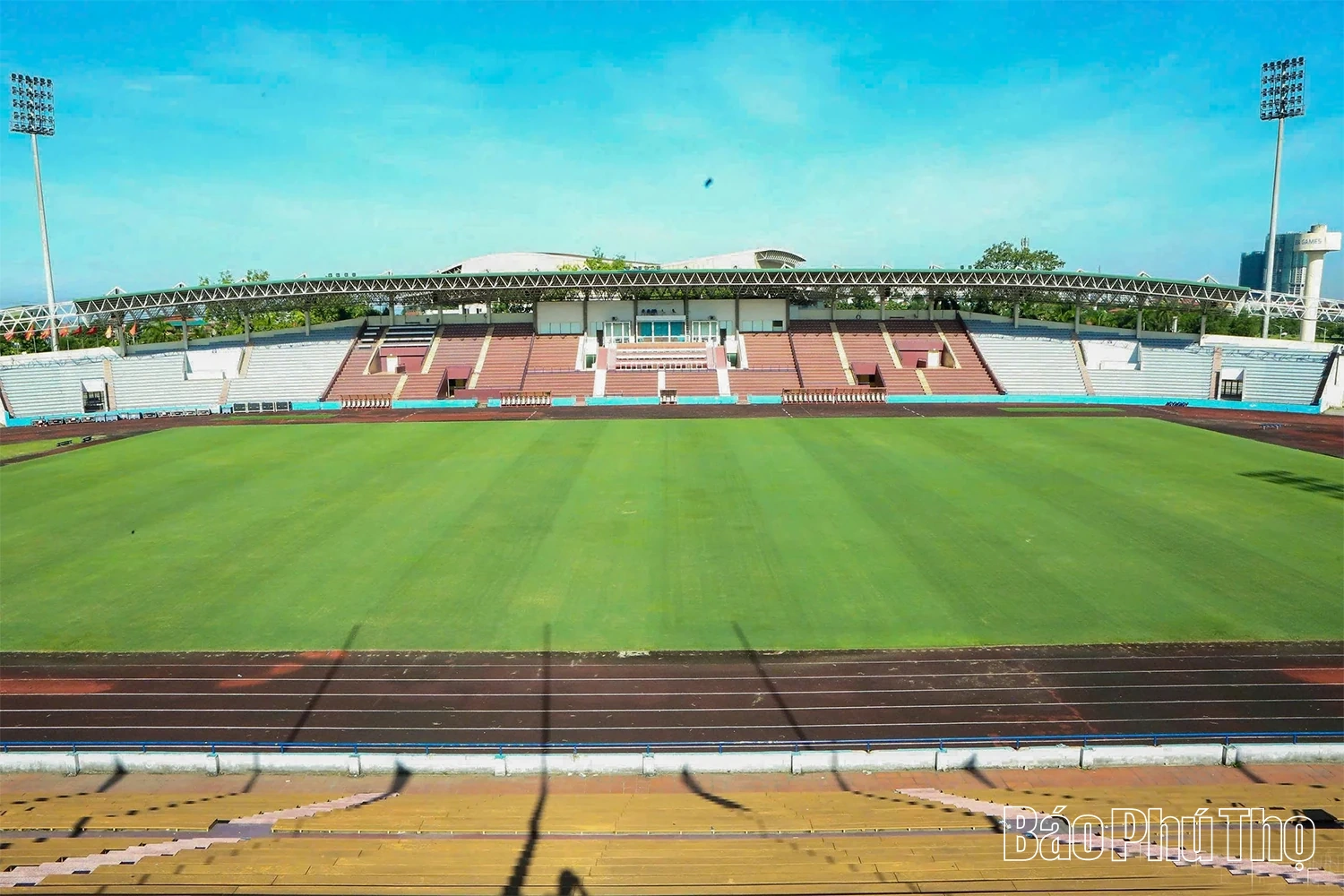 Sân Việt Trì xanh mướt, sẵn sàng tổ chức Giải bóng đá nữ vô địch Đông Nam Á 2025