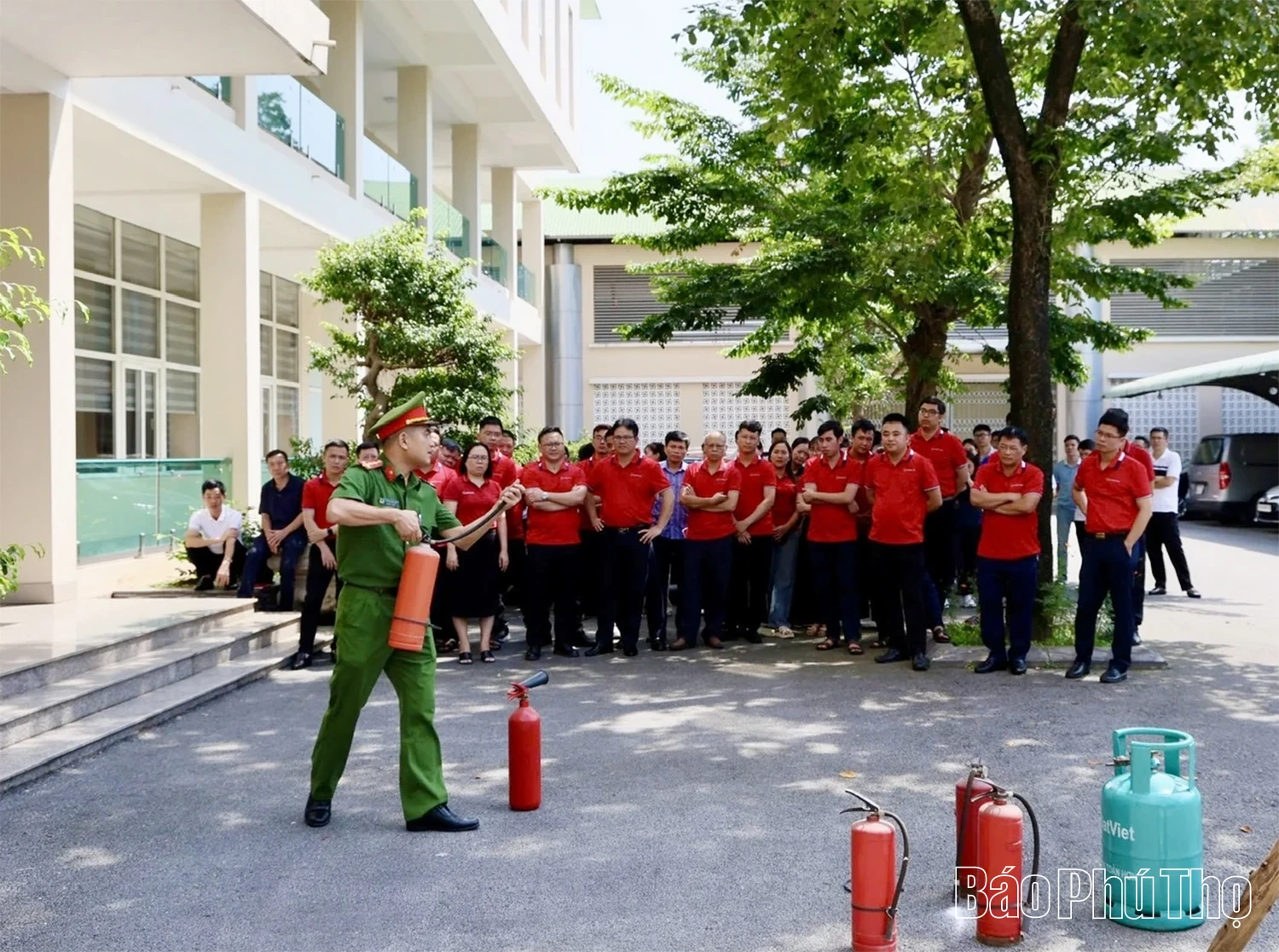 184 cán bộ Agribank Chi nhánh Phú Thọ được huấn luyện nghiệp vụ PCCC và CNCH
