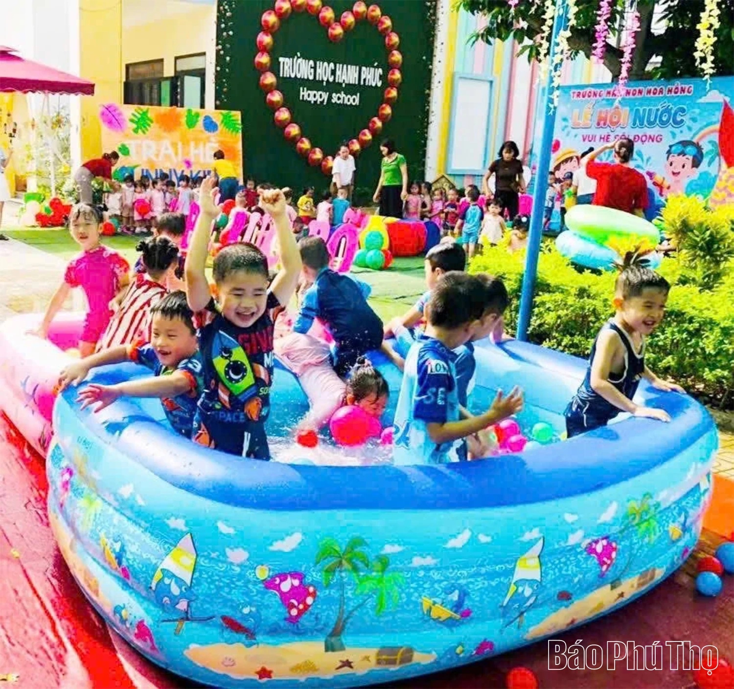 Ngày hè với các bé mầm non