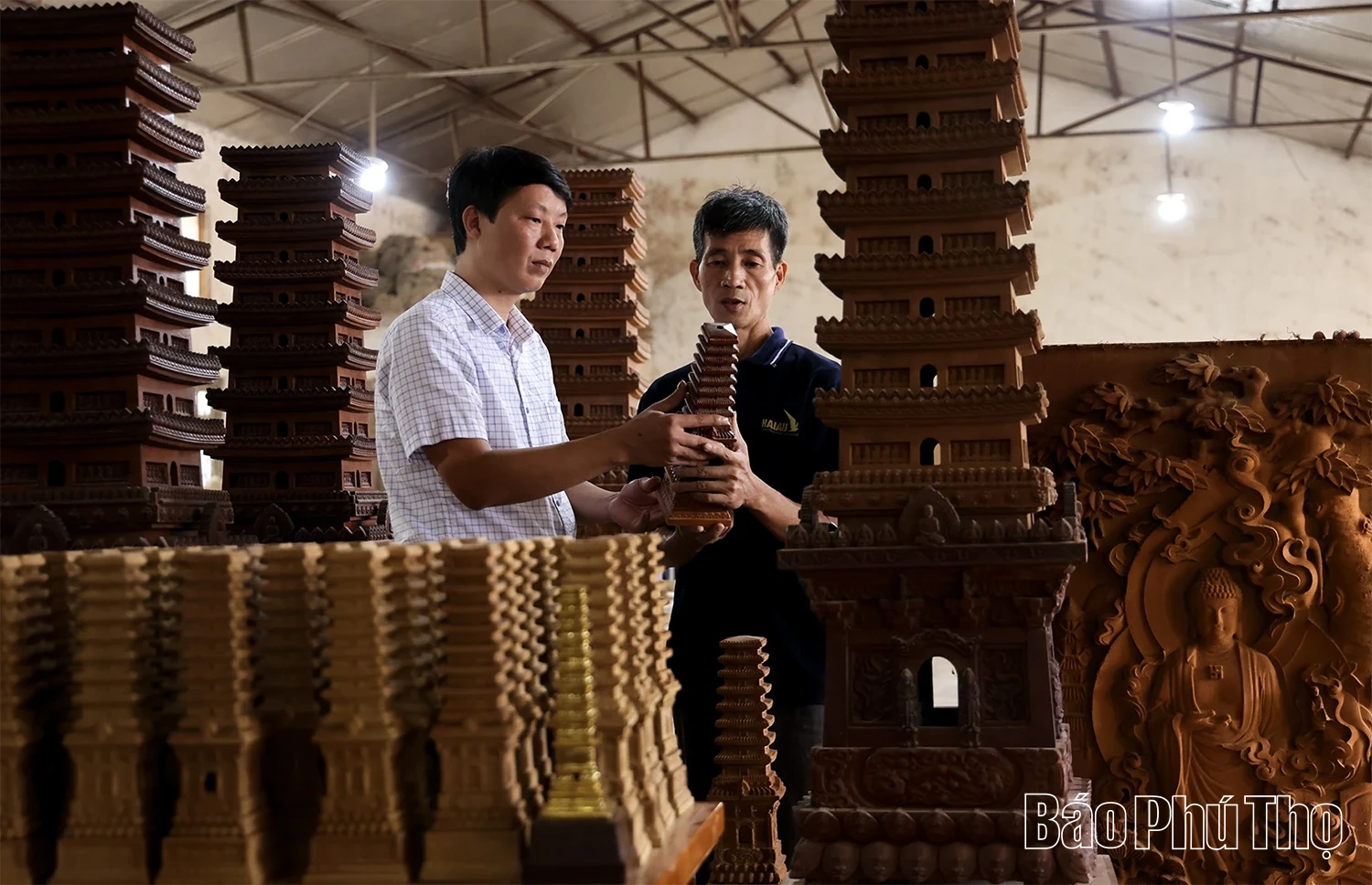 Tháp gốm men chùa Trò: Sản phẩm lưu niệm độc đáo của Phú Thọ