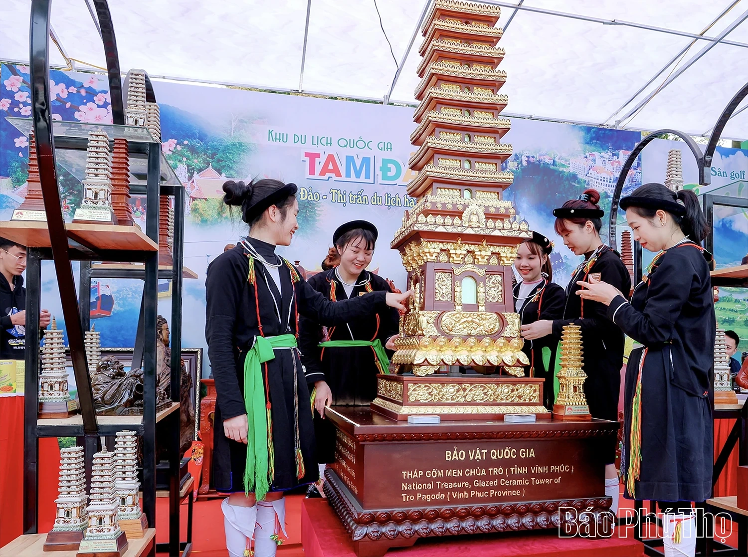 Tháp gốm men chùa Trò: Sản phẩm lưu niệm độc đáo của Phú Thọ