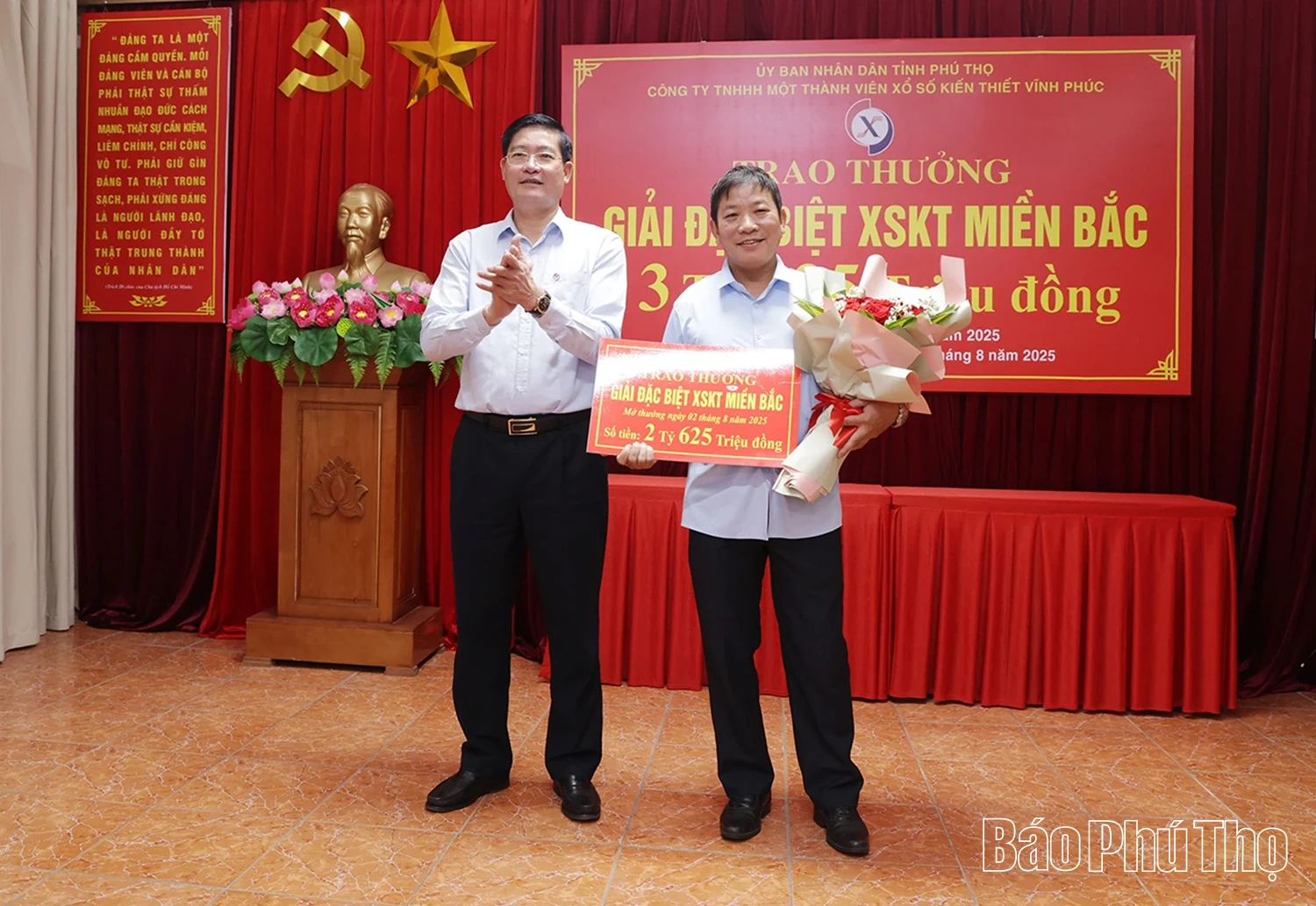 Trao thưởng Giải đặc biệt Xổ số kiến thiết miền Bắc trên 3 tỷ đồng