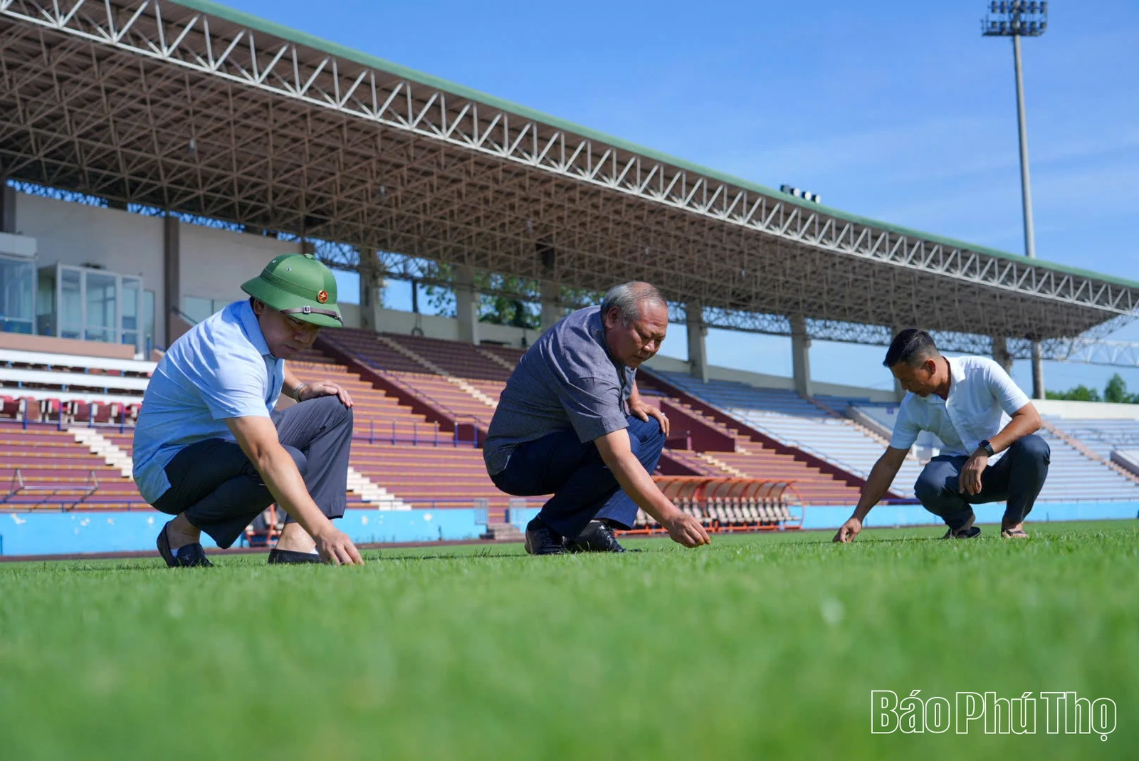 Sân Việt Trì xanh mướt, sẵn sàng tổ chức Giải bóng đá nữ vô địch Đông Nam Á 2025