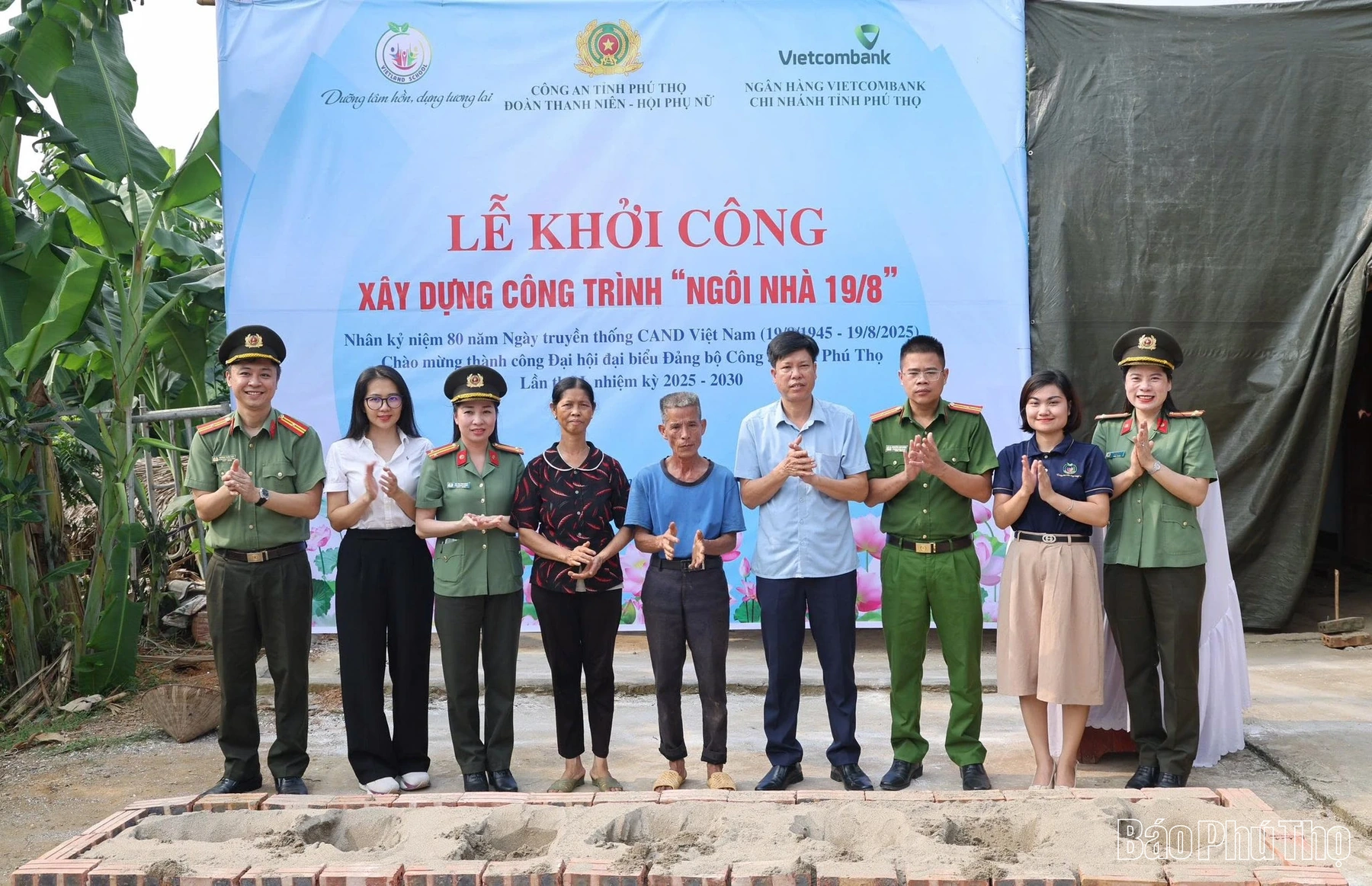 Tình nguyện vì Nhân dân phục vụ