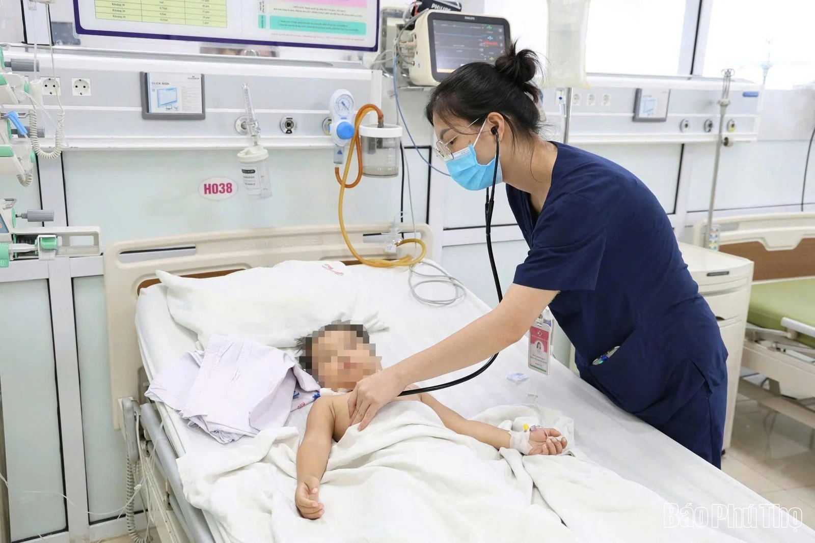 Cứu sống bé trai 4 tuổi bị đuối nước tại bể bơi