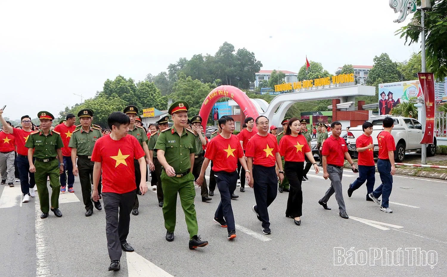 Người dân Phú Thọ hưởng ứng sự kiện “Cùng Việt Nam tiến bước”
