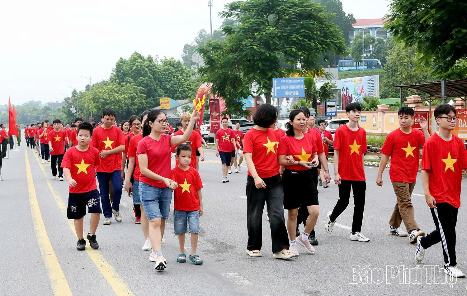 Người dân Phú Thọ hưởng ứng sự kiện “Cùng Việt Nam tiến bước”