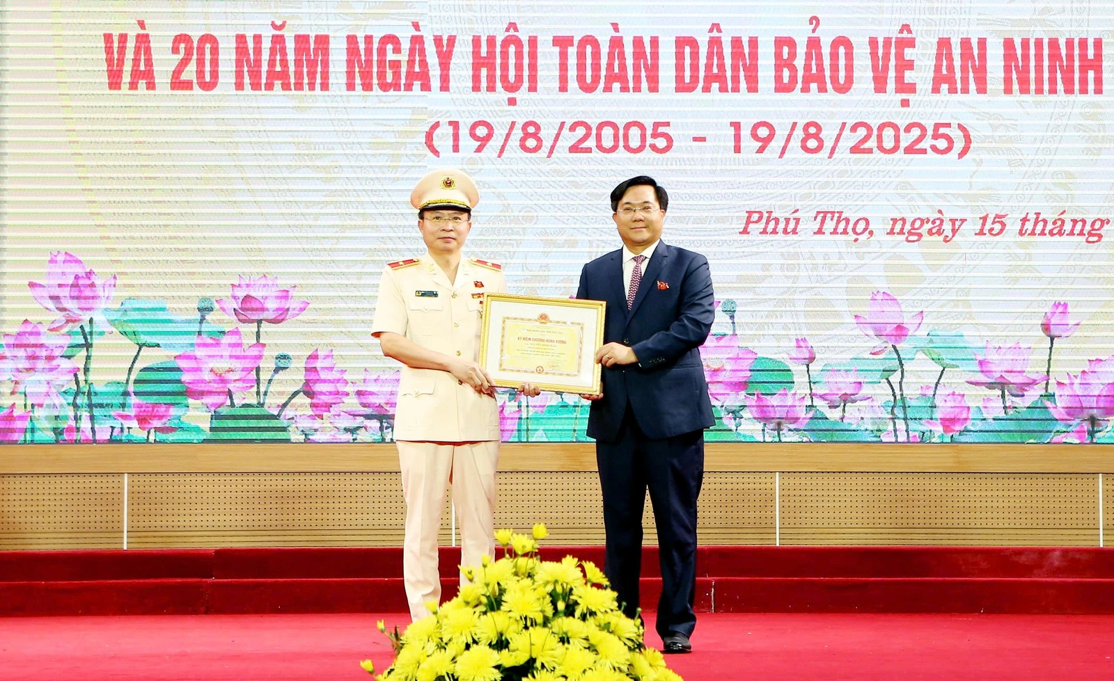 Lễ kỷ niệm 80 năm Ngày truyền thống CAND và 20 năm Ngày hội toàn dân bảo vệ ANTQ