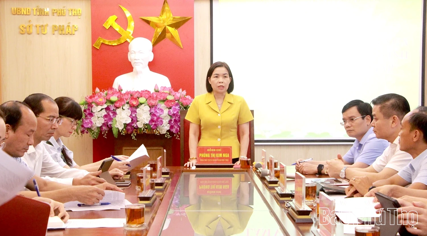 Phó Chủ tịch UBND tỉnh Phùng Thị Kim Nga làm việc với Sở Tư pháp