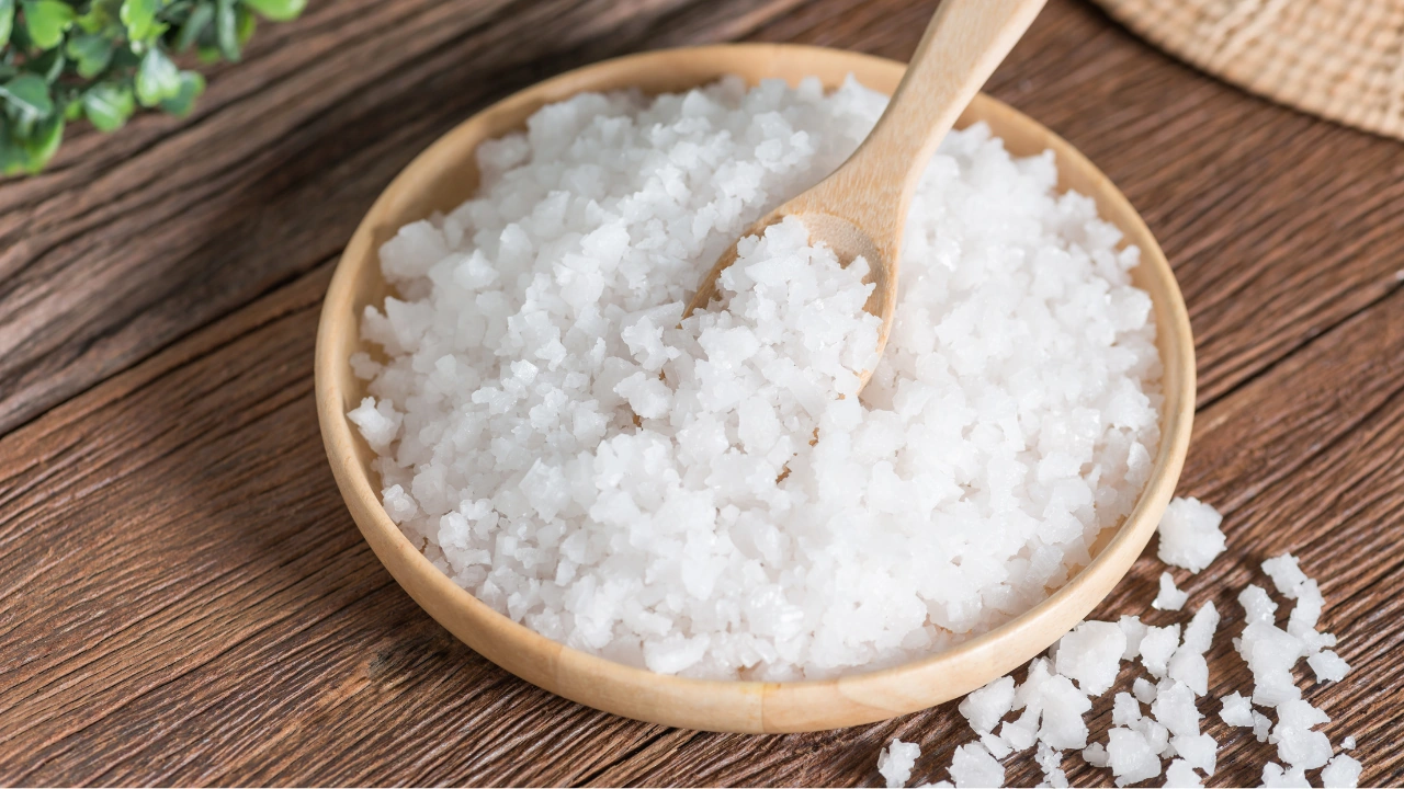 Mẹo cắt giảm lượng muối ăn hàng ngày giúp giảm hàng loạt vấn đề về sức khỏe
