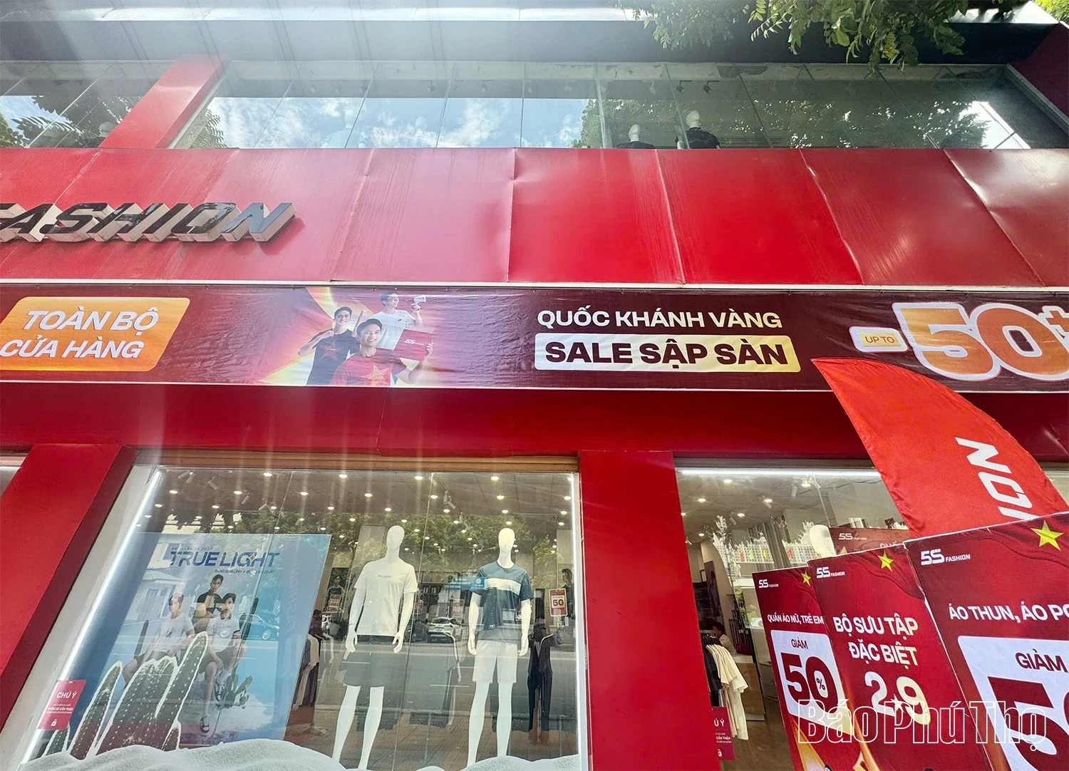 Nhiều cửa hàng khuyến mại sâu dịp Quốc khánh