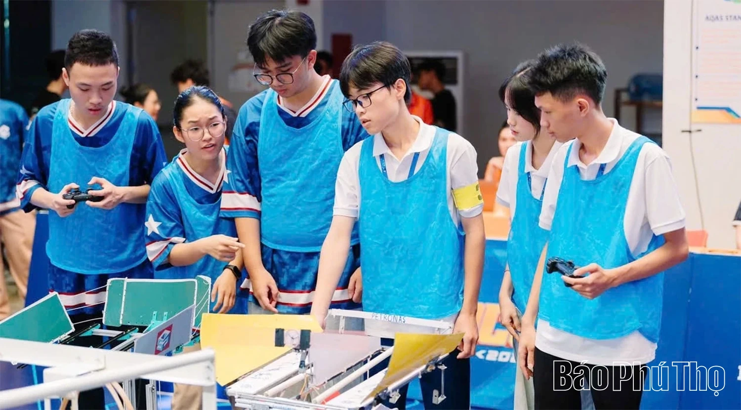 Trường THPT Chuyên Vĩnh Phúc đạt giải Á quân tại cuộc thi FPTU AI & Robotics Challenge 2025