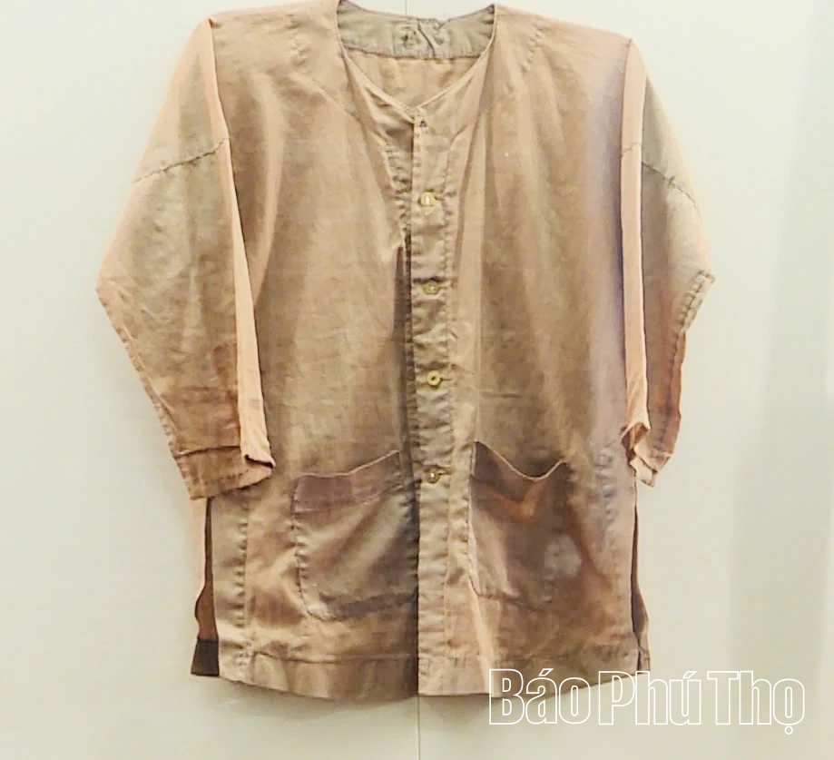 Chiếc áo nâu bạc màu: “Trái tim” của một cuộc cách mạng