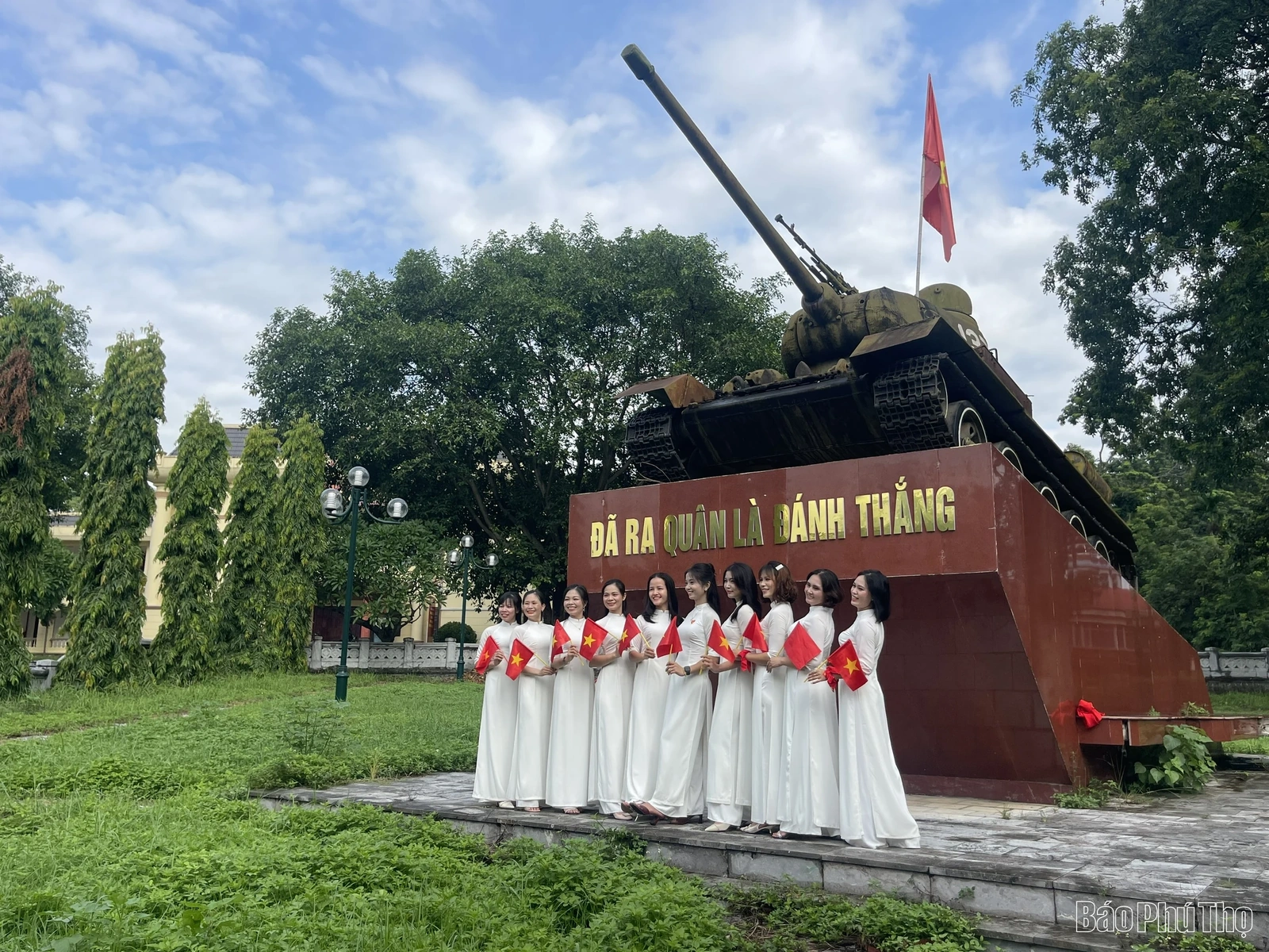 Chiếc áo nâu bạc màu: “Trái tim” của một cuộc cách mạng