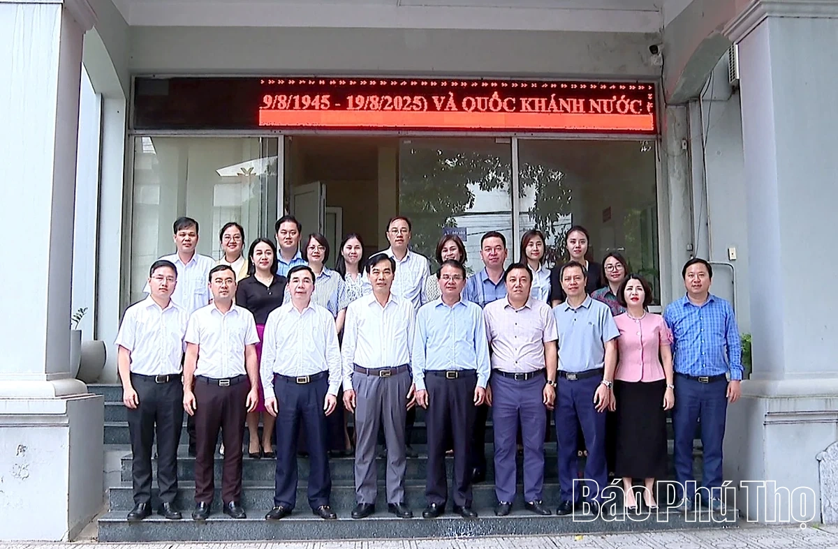 Bí thư Tỉnh uỷ Đặng Xuân Phong thăm, nắm bắt tình hình hoạt động một số sở, ngành sau hợp nhất