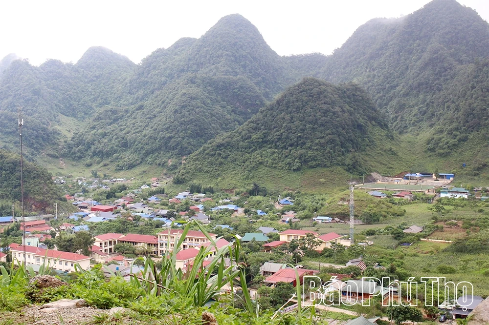 Chính quyền mới ở xã vùng cao sau sáp nhập: Gian nan từ thực tế 1 xã, 2 trụ sở”