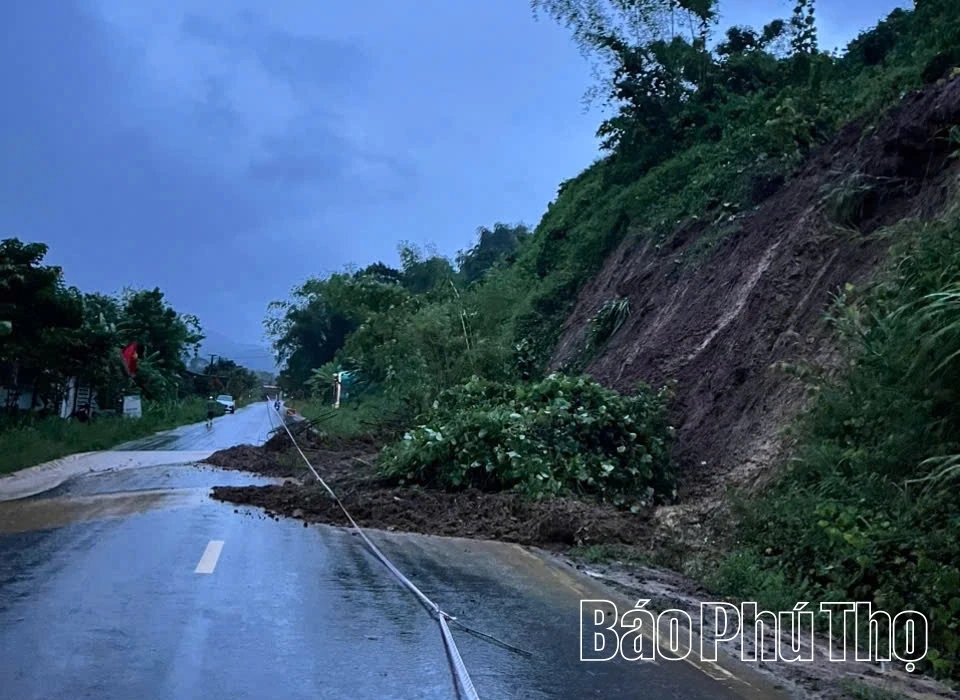 Mưa lớn do bão số 5 gây sạt lở, ngập úng tại nhiều địa phương khu vực 3 - Lạc Sơn