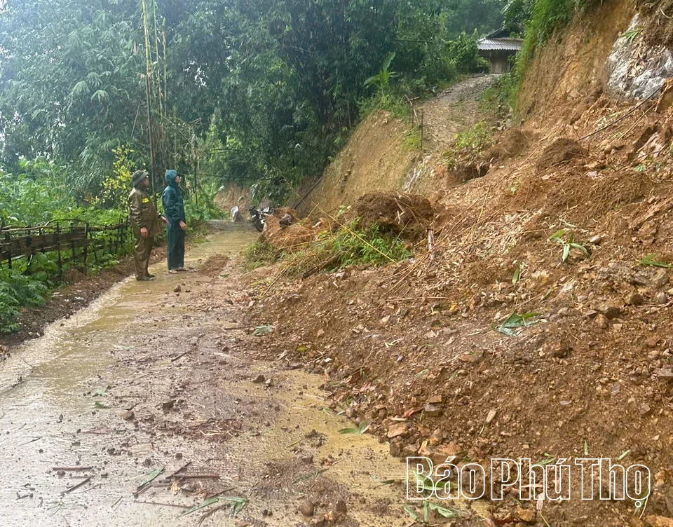 Mưa lớn do bão số 5 gây sạt lở, ngập úng tại nhiều địa phương khu vực 3 - Lạc Sơn