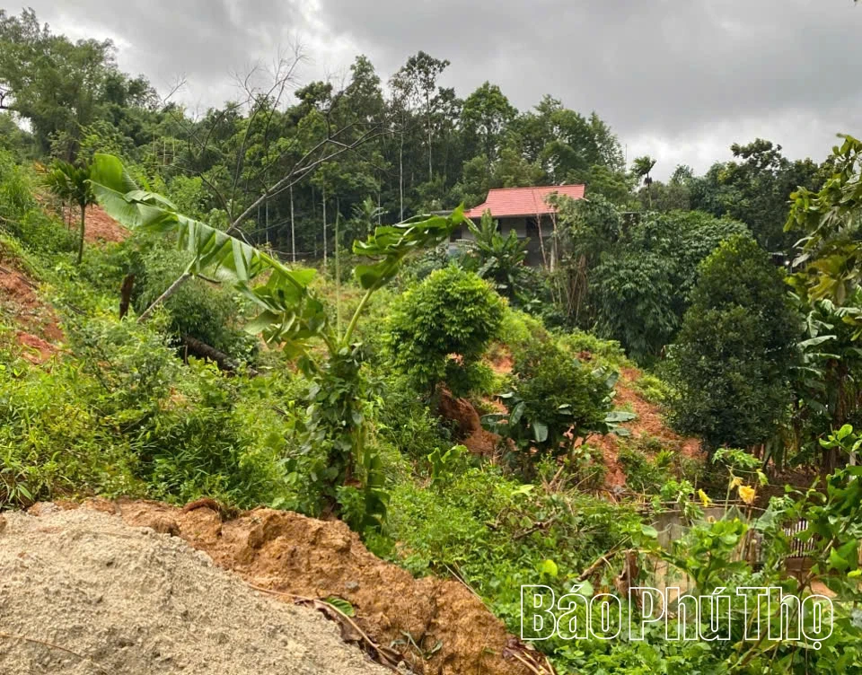 Mưa lớn do bão số 5 gây sạt lở, ngập úng tại nhiều địa phương khu vực 3 - Lạc Sơn