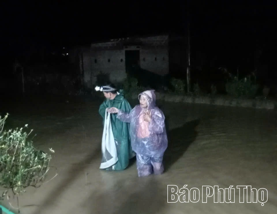 Mưa lớn do bão số 5 gây sạt lở, ngập úng tại nhiều địa phương khu vực 3 - Lạc Sơn