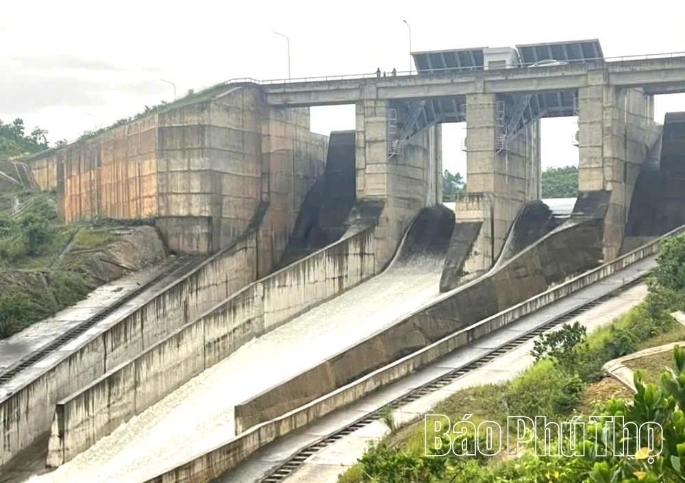 Đảm bảo an toàn khi hồ Cánh Tạng lần đầu xả lũ