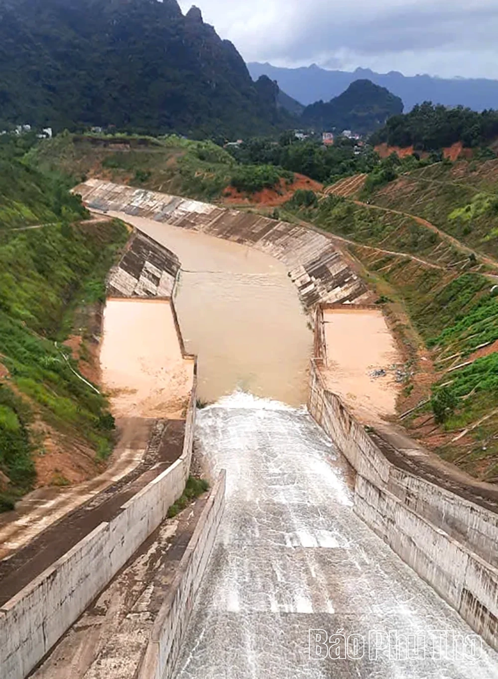 Đảm bảo an toàn khi hồ Cánh Tạng lần đầu xả lũ