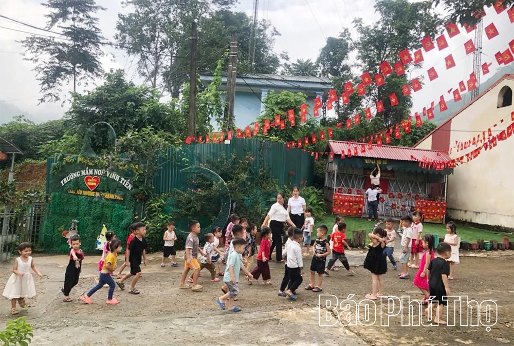 Học sinh Phú Thọ nô nức tựu trường