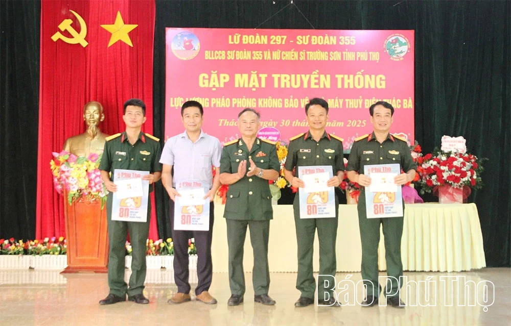 Gặp mặt truyền thống lực lượng pháo phòng không bảo vệ Nhà máy Thủy điện Thác Bà