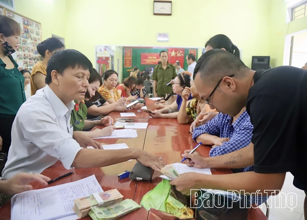 Vui mừng nhận quà Tết Độc lập