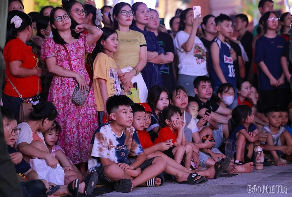 Phú Thọ rộn ràng đêm Quốc Khánh