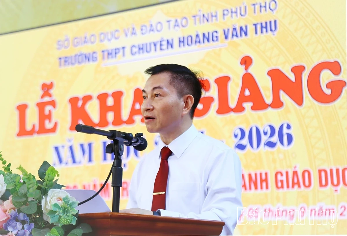Bí thư Tỉnh ủy Đặng Xuân Phong dự khai giảng tại Trường THPT Chuyên Hoàng Văn Thụ