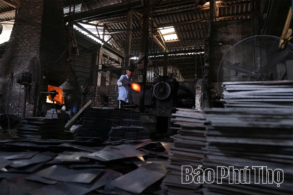 Ly Nhan Blacksmithing Village Preserves the Soul of Craft in Modern Life