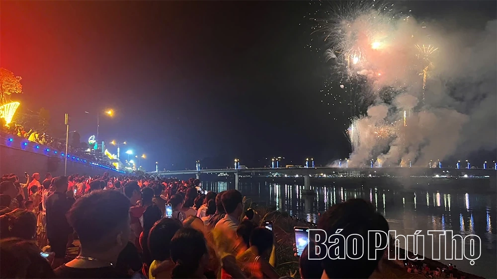 Hào hùng, xúc động, tự hào