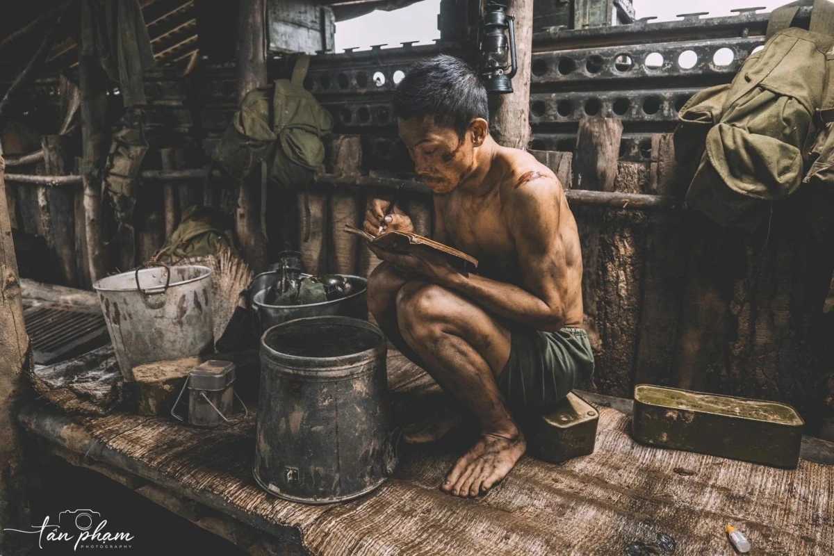 Nam diễn viên quê Thanh Hóa giảm 15kg, lột xác thành “anh Tạ” trong “Mưa đỏ”