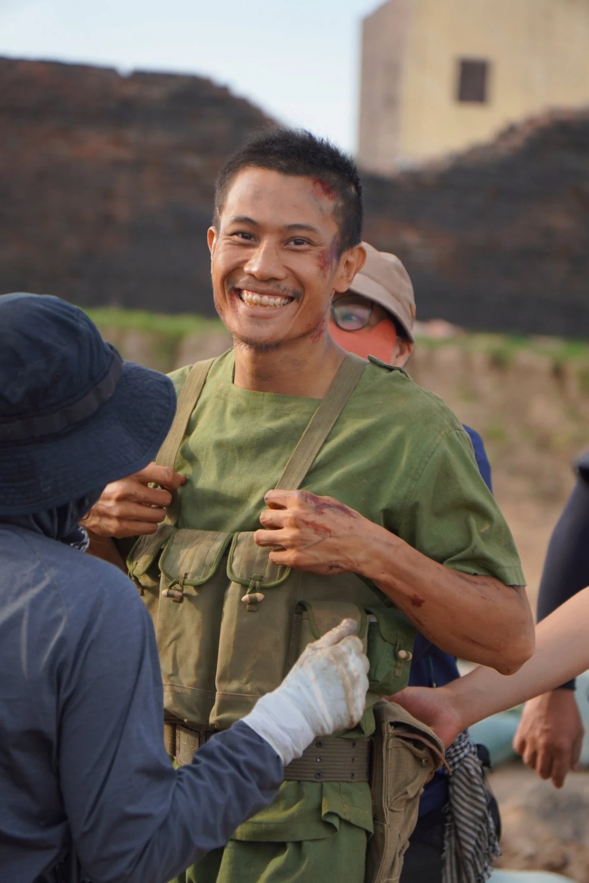 Nam diễn viên quê Thanh Hóa giảm 15kg, lột xác thành “anh Tạ” trong “Mưa đỏ”