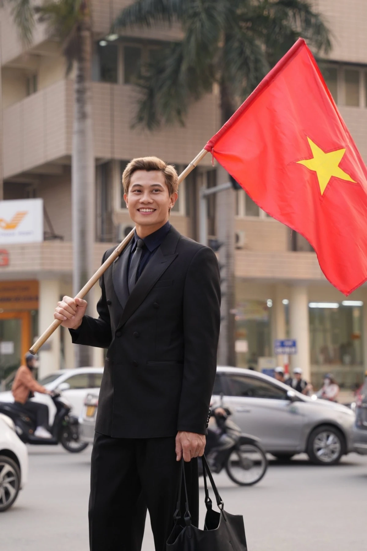 Nam diễn viên quê Thanh Hóa giảm 15kg, lột xác thành “anh Tạ” trong “Mưa đỏ”