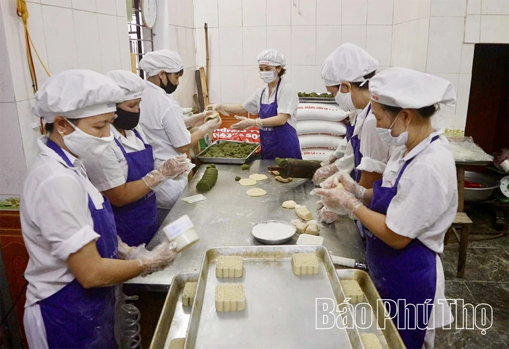 “Giữ lửa” nghề làm bánh trung thu truyền thống