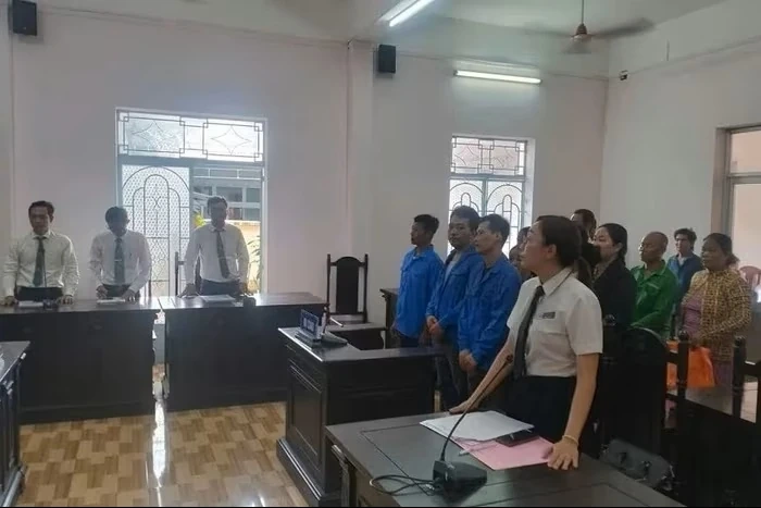 Đau lòng chuyện mẹ ruột, dì ruột, ông bà ngoại đồng ý bán 2 đứa con, cháu sang Trung Quốc